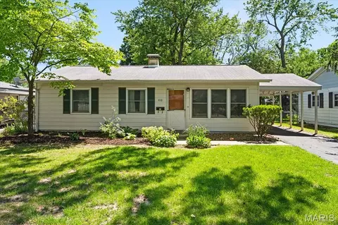 4110 Memorial Dr, Belleville, IL 62226