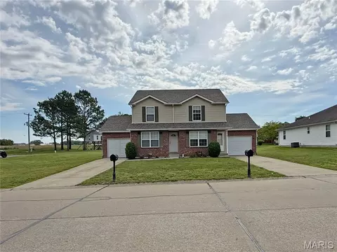 800802 Country Club Ln, Red Bud, IL 62278