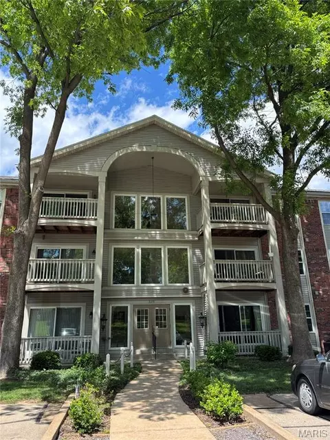 5375 N Kenrick Parke Dr #107, Saint Louis, MO 63119