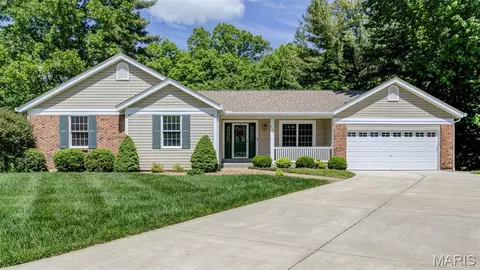 634 River Bend Estates Dr, Saint Charles, MO 63303