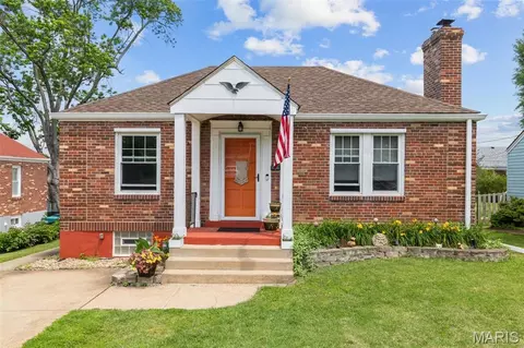 9130 Wayne Dr, Saint Louis, MO 63123