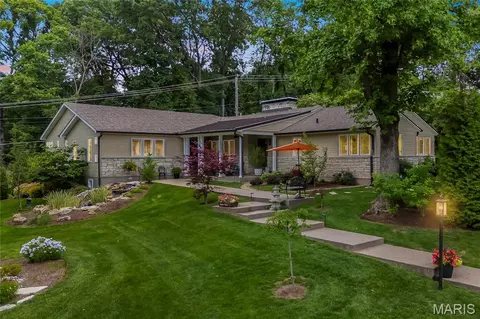 41 Beaver Dr, Creve Coeur, MO 63141