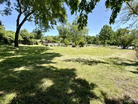 2215 Maxville Ln, Arnold, MO 63010 photo 2