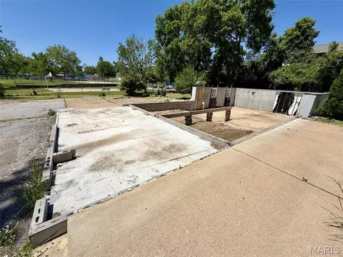2215 Maxville Ln, Arnold, MO 63010 photo 4