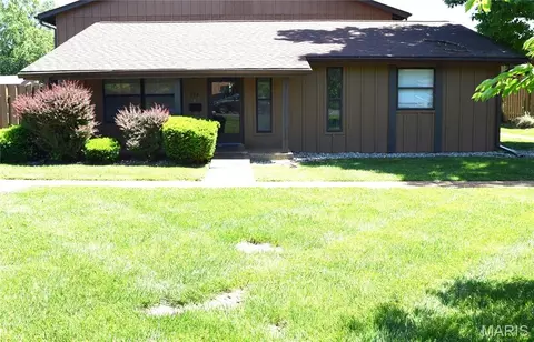 404 Whitehall Ct, Belleville, IL 62223