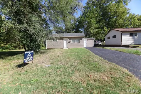 10212 Duke Dr, Saint Louis, MO 63136
