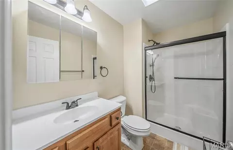 Bath - 243 Duffers Dr, Saint Clair, MO 63077 photo 2 of 3
