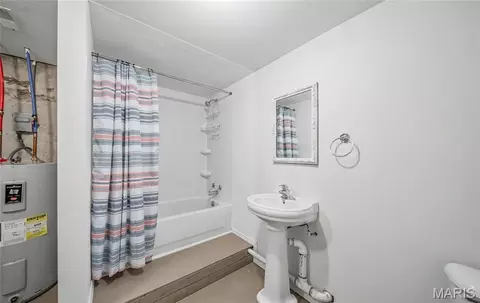 Bath - 243 Duffers Dr, Saint Clair, MO 63077 photo 3 of 3