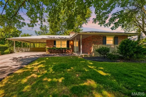 13579 Old Jamestown Rd, Black Jack, MO 63033