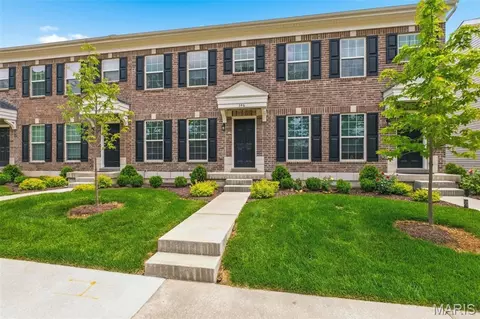 346 Fall Harvest Pkwy, Wentzville, MO 63385