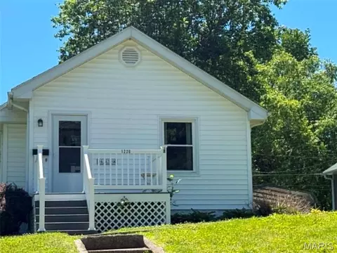 1220 W Edwards St, Vandalia, IL 62471