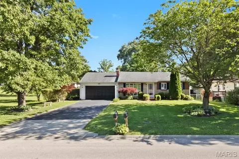 212 Kassing Ave, Fairview Heights, IL 62208