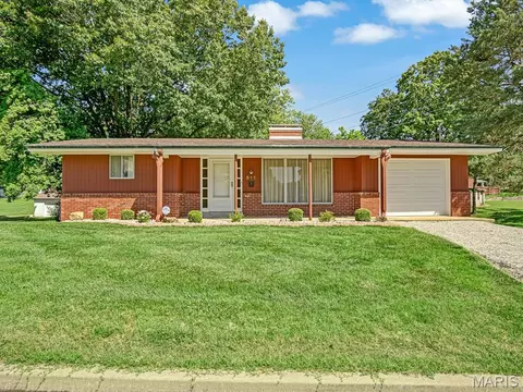 511 S 10th St, Belleville, IL 62220