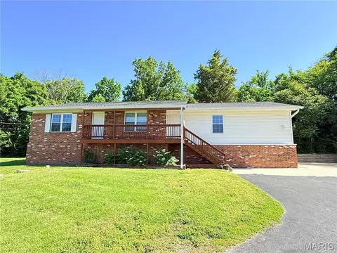 1721 Vandover Rd, Fenton, MO 63026
