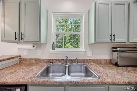 Kitchen - 15859 Tundra St, Saint Robert, MO 65584 photo 5 of 6