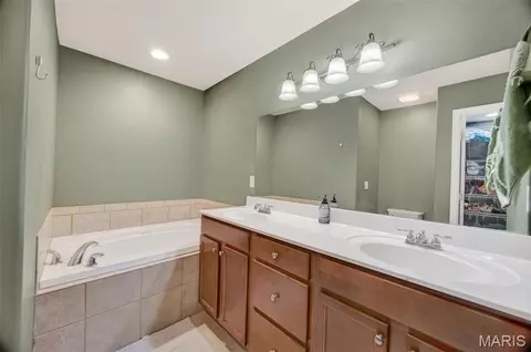 Bath - 15859 Tundra St, Saint Robert, MO 65584 photo 2 of 6