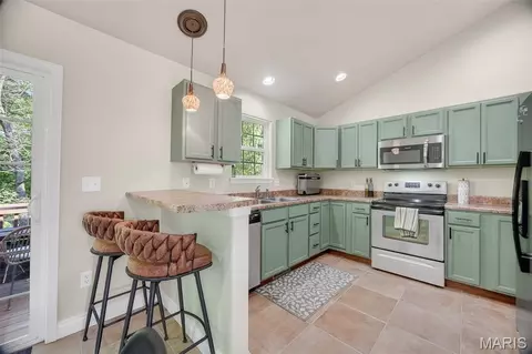 Kitchen - 15859 Tundra St, Saint Robert, MO 65584 photo 3 of 6