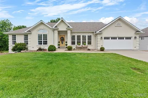 1737 Paul Revere Dr, Cape Girardeau, MO 63701