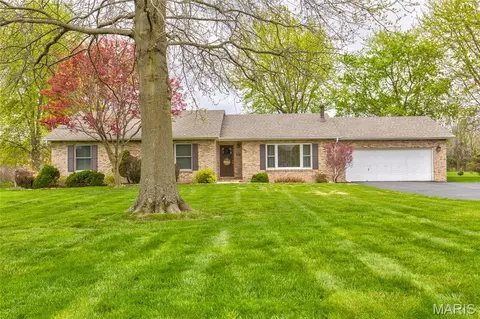 403 Northfork Dr, Brighton, IL 62012