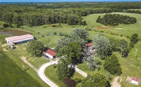 385 Woods Farm Rd, Sullivan, MO 63080