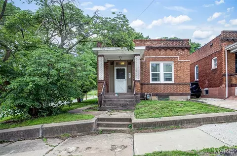 406 E 9th St, Alton, IL 62002