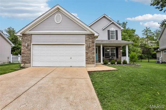 511 Winter Garden Dr, Fenton, MO 63026