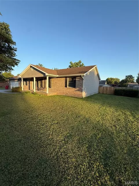 207 Linda Dr, Sikeston, MO 63801
