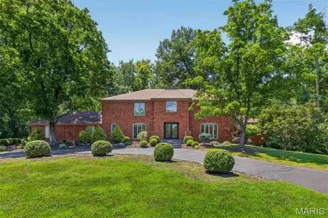 139 Ladue Lake Dr, Creve Coeur, MO 63141