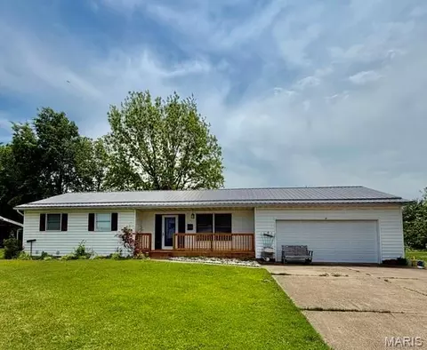 1768 Southridge Ln, Owensville, MO 65066
