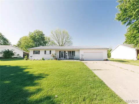 1768 Southridge Ln, Owensville, MO 65066