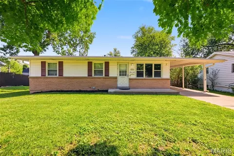 709 Riderwood Dr, Hazelwood, MO 63042