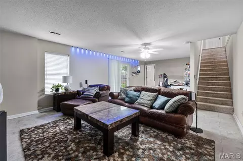 Living - 936 N West Ln, Jackson, MO 63755 photo 2 of 2