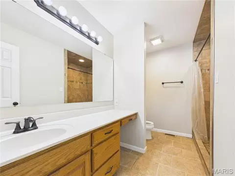 Bath - 936 N West Ln, Jackson, MO 63755 photo 6 of 10