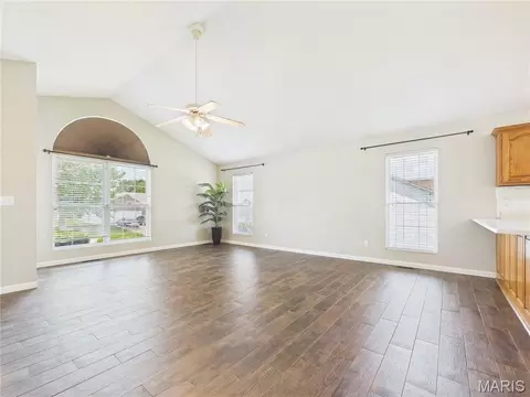 Living - 936 N West Ln, Jackson, MO 63755 photo 4 of 9