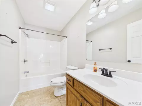 Bath - 936 N West Ln, Jackson, MO 63755 photo 3 of 10
