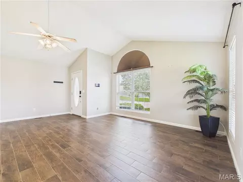 Living - 936 N West Ln, Jackson, MO 63755 photo 5 of 9