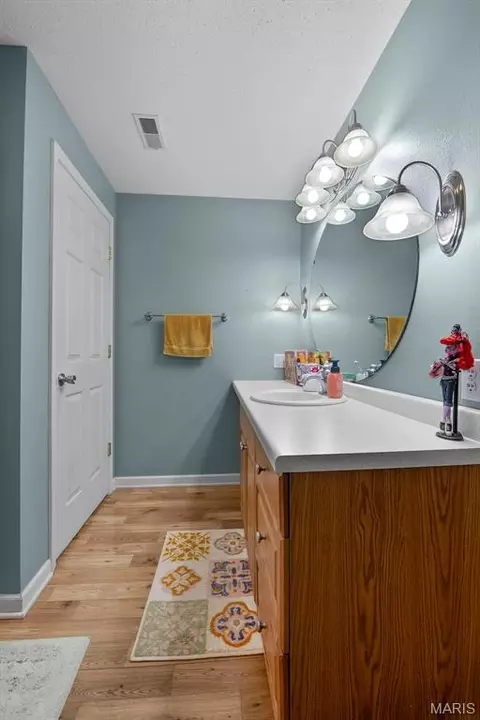 Bath - 936 N West Ln, Jackson, MO 63755 photo 5 of 5
