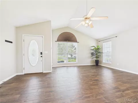 Living - 936 N West Ln, Jackson, MO 63755 photo 3 of 9