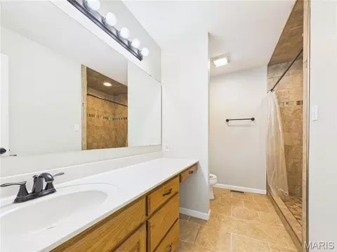 Bath - 936 N West Ln, Jackson, MO 63755 photo 5 of 10