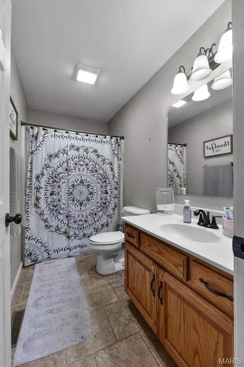Bath - 936 N West Ln, Jackson, MO 63755 photo 3 of 5