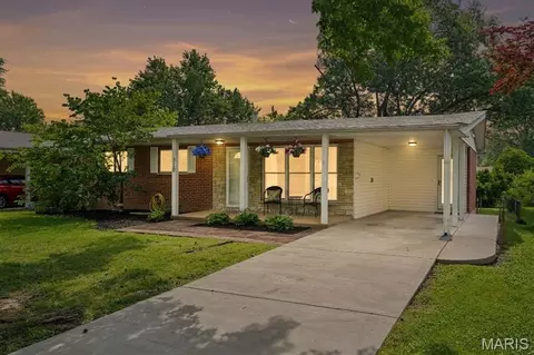 310 Paul Ave, Florissant, MO 63031