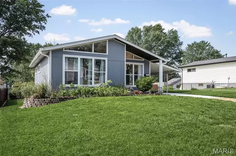 Exterior - 236 Hillcrest Blvd, Ballwin, MO 63021 photo 8 of 8