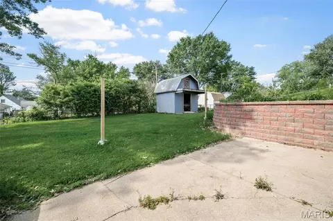 Exterior - 236 Hillcrest Blvd, Ballwin, MO 63021 photo 6 of 8