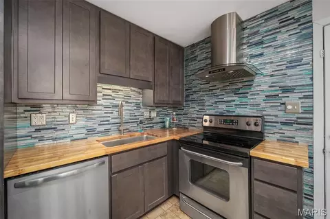 Kitchen - 236 Hillcrest Blvd, Ballwin, MO 63021 photo 3 of 5