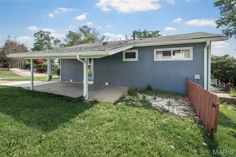 Exterior - 236 Hillcrest Blvd, Ballwin, MO 63021 photo 7 of 8