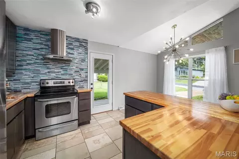 Kitchen - 236 Hillcrest Blvd, Ballwin, MO 63021 photo 5 of 5
