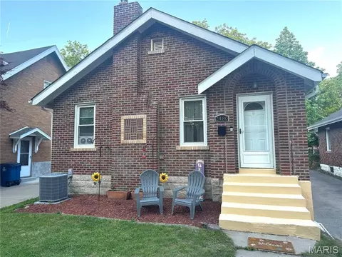 2480 Hartland Ave, Saint Louis, MO 63114