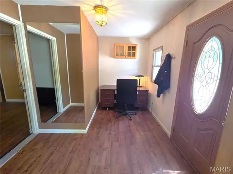Entry Way - 352 Arrowhead Trl, Hermann, MO 65041 photo 2 of 4