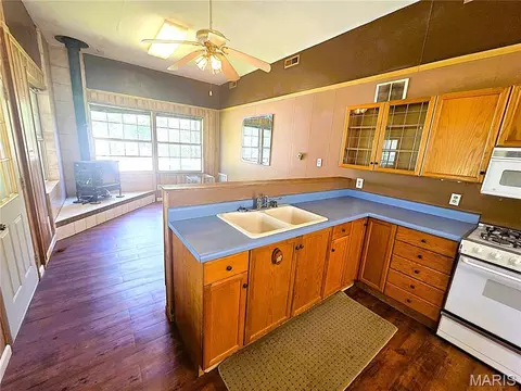 Kitchen - 352 Arrowhead Trl, Hermann, MO 65041 photo 5 of 5