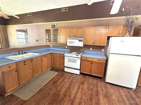 Kitchen - 352 Arrowhead Trl, Hermann, MO 65041 photo 1 of 5